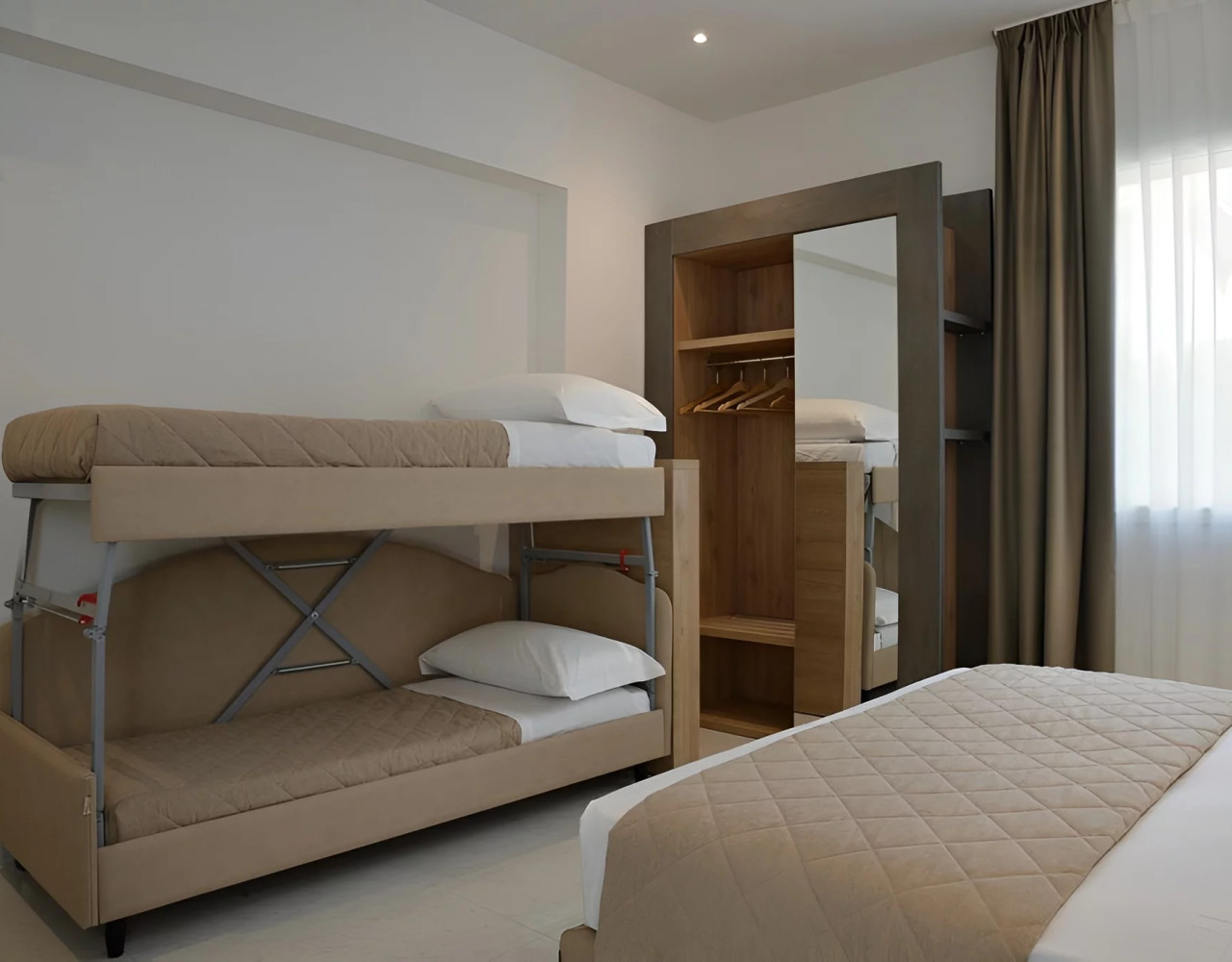 media.camera-tripla 1