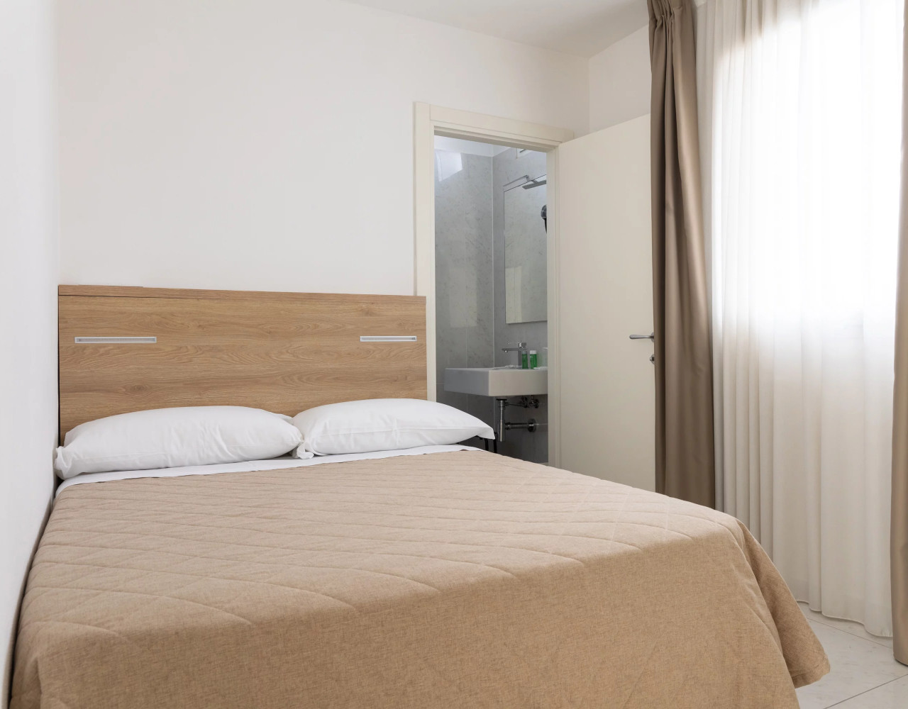 media.camera-singola-hotel-ducale-letto-francese