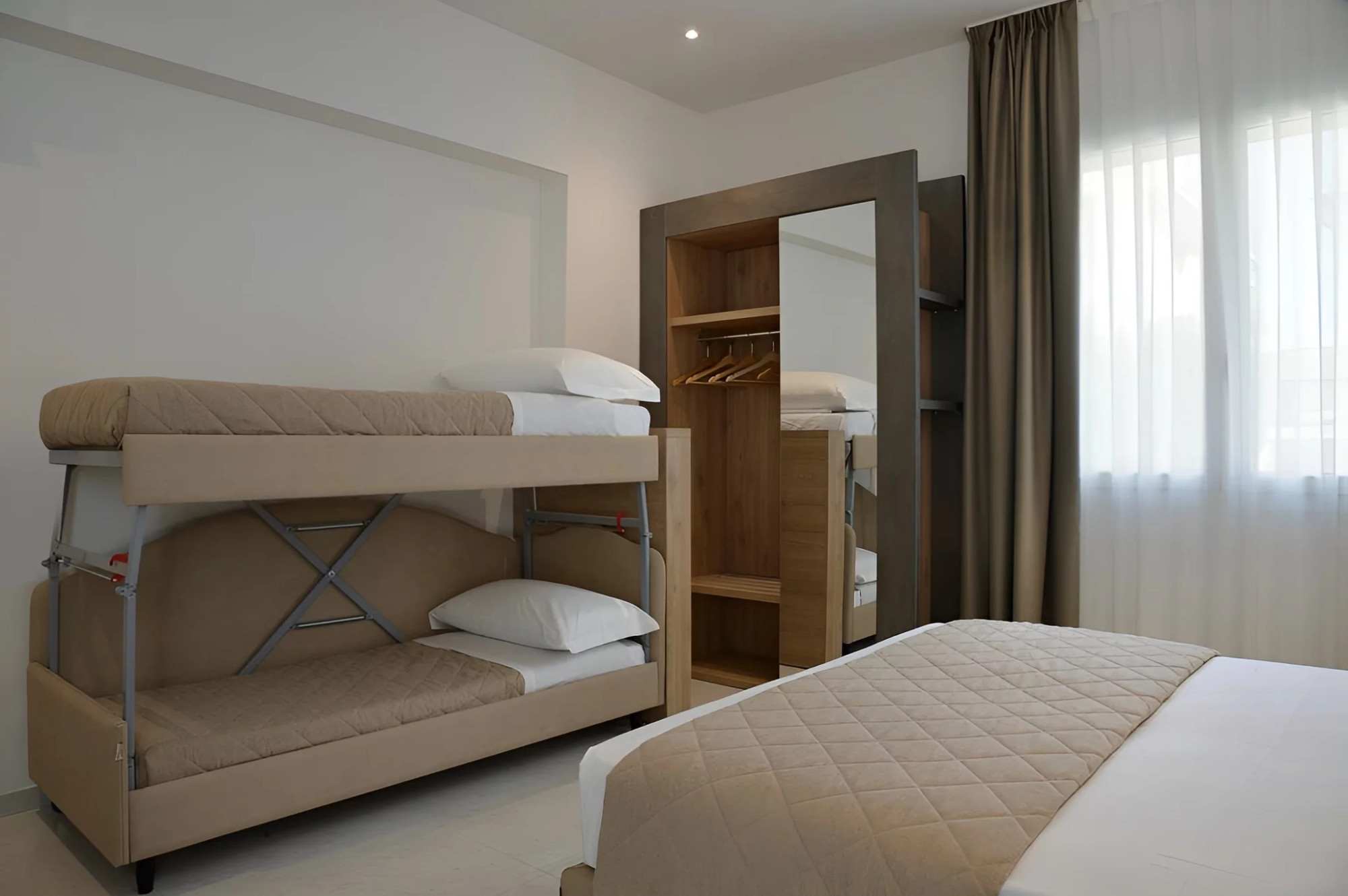 media.camera-tripla 1